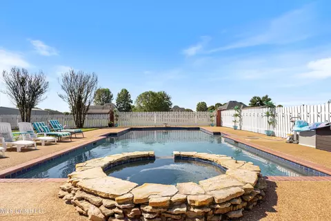 Exterior - 1910 Green Village Dr, Hernando, MS 38632 photo 2 of 3