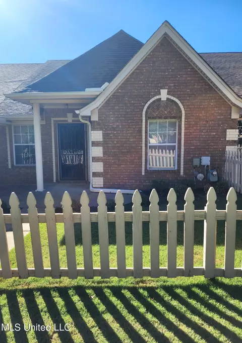 6754 W Beaumont Cir, Southaven, MS 38671