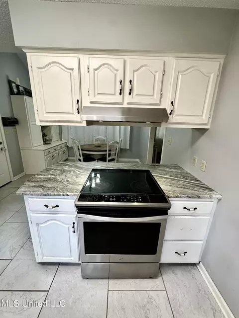 Kitchen - 1108 Sampson Rd, Lucedale, MS 39452 photo 3 of 4