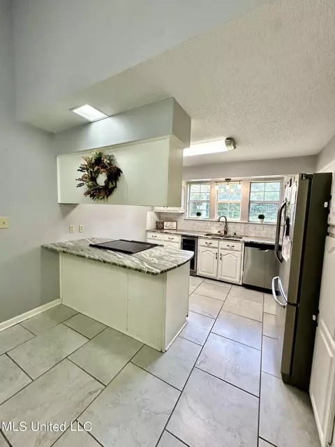 Kitchen - 1108 Sampson Rd, Lucedale, MS 39452 photo 4 of 4