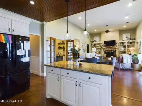 Kitchen - 159 Millhouse Drive Dr, Madison, MS 39110 photo 2 of 3