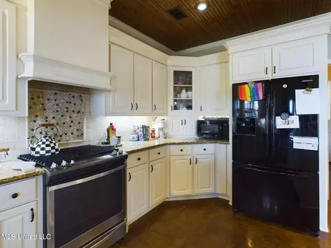 Kitchen - 159 Millhouse Drive Dr, Madison, MS 39110 photo 1 of 3
