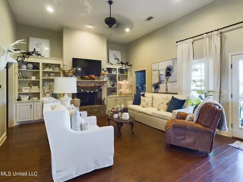 Living - 159 Millhouse Drive Dr, Madison, MS 39110 photo 1 of 2