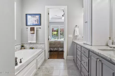 Entry Way - 1422 Ruby Pointe, Flowood, MS 39232 photo 2 of 2