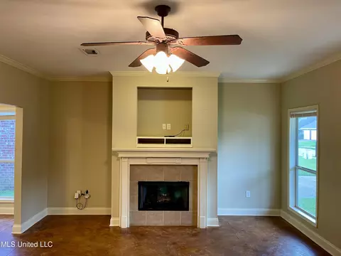 Living - 644 Westhill Road Rd, Brandon, MS 39042 photo 3 of 5