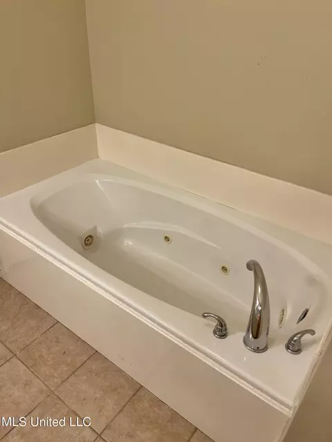 Bath - 644 Westhill Road Rd, Brandon, MS 39042 photo 3 of 4