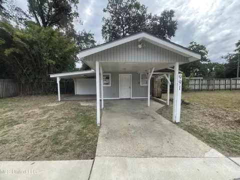 991 Division St, Biloxi, MS 39530
