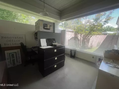 Exterior - 944 Poplar Blvd, Jackson, MS 39202 photo 8 of 8