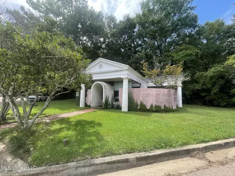 Exterior - 944 Poplar Blvd, Jackson, MS 39202 photo 1 of 8