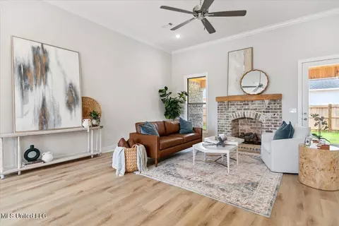 Living - 1016 Kensington Dr, Flowood, MS 39232 photo 1 of 1