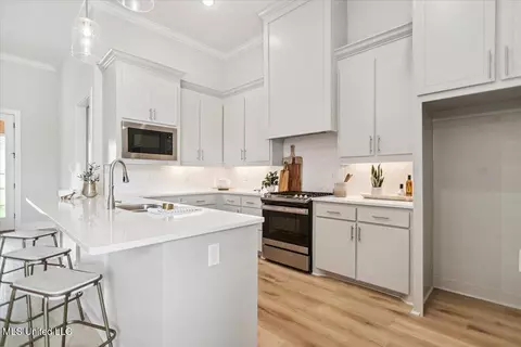 Kitchen - 1016 Kensington Dr, Flowood, MS 39232 photo 2 of 3