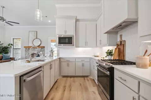 Kitchen - 1016 Kensington Dr, Flowood, MS 39232 photo 3 of 3