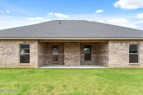 Exterior - 1016 Kensington Dr, Flowood, MS 39232 photo 3 of 5