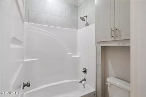 Bath - 1016 Kensington Dr, Flowood, MS 39232 photo 3 of 3