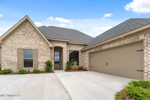 Exterior - 1016 Kensington Dr, Flowood, MS 39232 photo 2 of 5