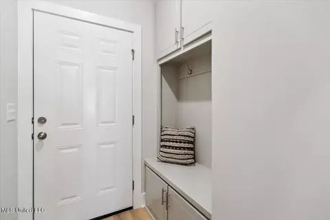 Entry Way - 1016 Kensington Dr, Flowood, MS 39232 photo 1 of 3