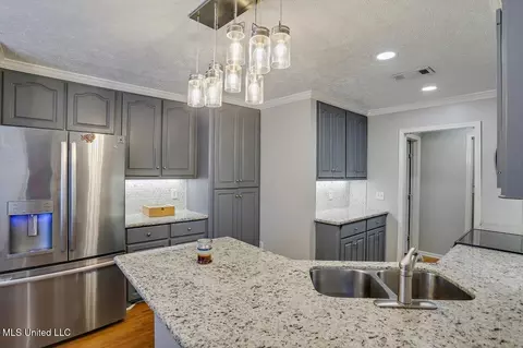 Kitchen - 402 Green Tree Pl, Flowood, MS 39232 photo 1 of 5