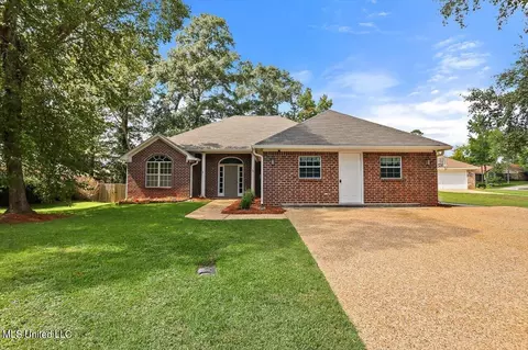 402 Green Tree Pl, Flowood, MS 39232