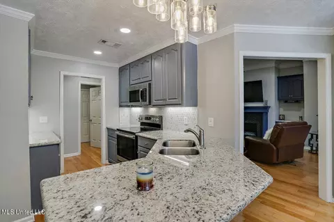 Kitchen - 402 Green Tree Pl, Flowood, MS 39232 photo 5 of 5