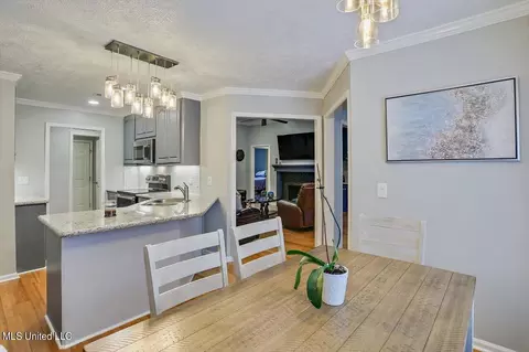 Dining - 402 Green Tree Pl, Flowood, MS 39232 photo 1 of 2