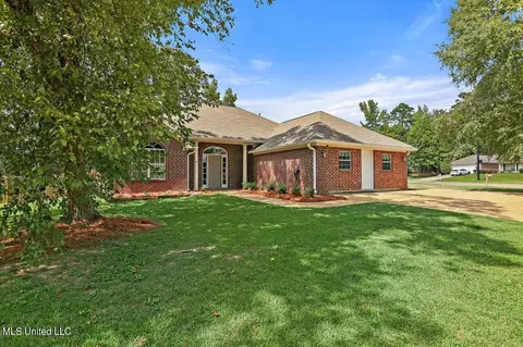 Exterior - 402 Green Tree Pl, Flowood, MS 39232 photo 2 of 6