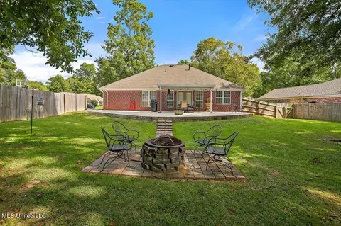 Exterior - 402 Green Tree Pl, Flowood, MS 39232 photo 4 of 6