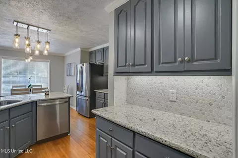 Kitchen - 402 Green Tree Pl, Flowood, MS 39232 photo 3 of 5