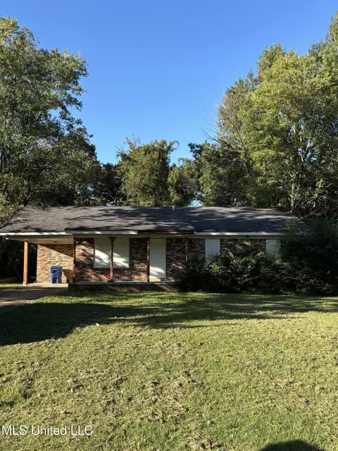 5682 Caroline Dr, Horn Lake, MS 38637