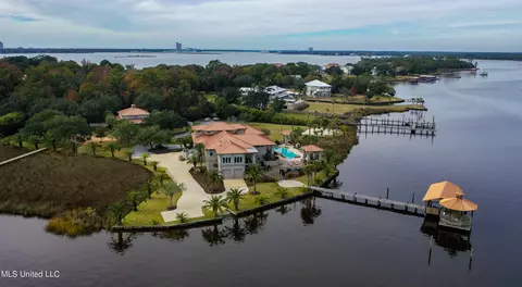 104 Spanish Point Cir, Ocean Springs, MS 39564
