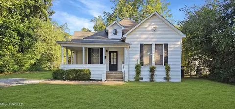 430 Salem Ave, Holly Springs, MS 38635