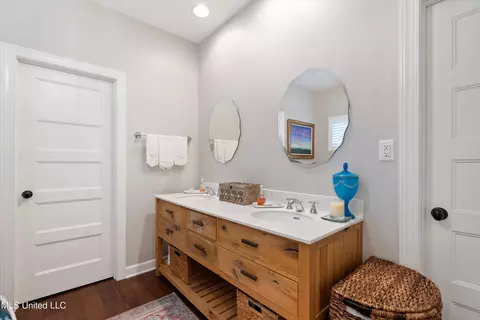 Bath - 412 Bedford Ln, Hernando, MS 38632 photo 3 of 7