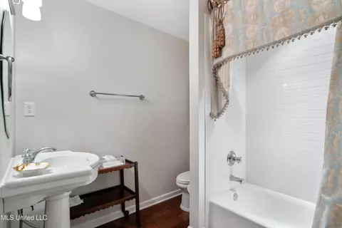 Bath - 412 Bedford Ln, Hernando, MS 38632 photo 7 of 7