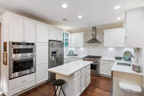 Kitchen - 412 Bedford Ln, Hernando, MS 38632 photo 1 of 3