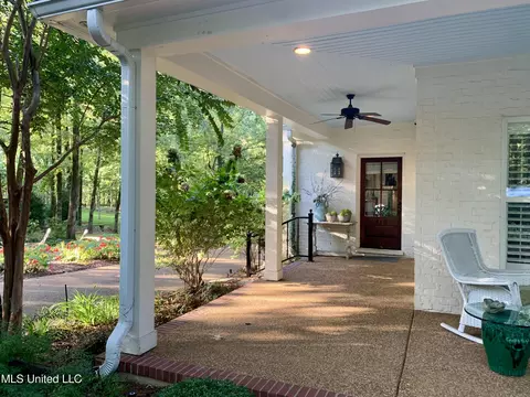Exterior - 412 Bedford Ln, Hernando, MS 38632 photo 3 of 8