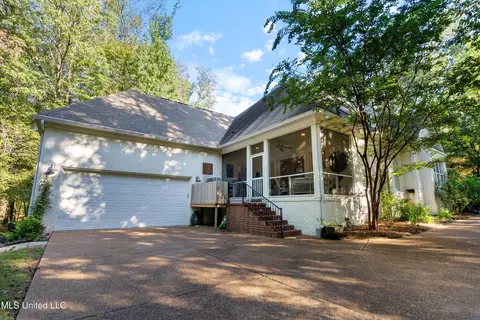 Exterior - 412 Bedford Ln, Hernando, MS 38632 photo 6 of 8