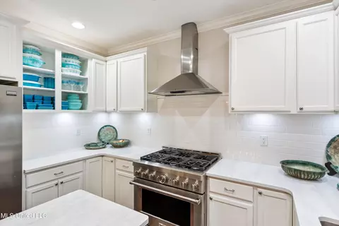 Kitchen - 412 Bedford Ln, Hernando, MS 38632 photo 2 of 3