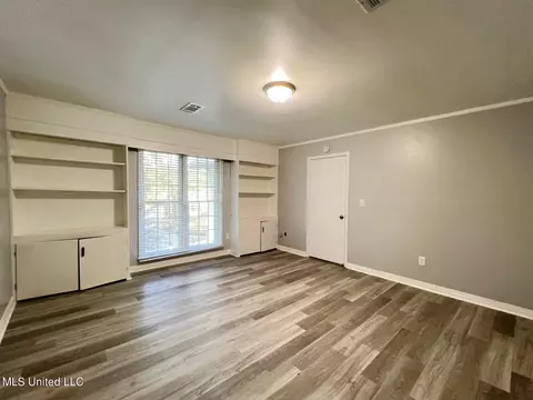 Living - 420 Ruffin Dr, Sardis, MS 38666 photo 4 of 4