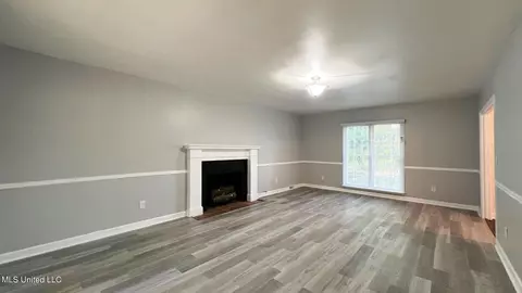 Living - 420 Ruffin Dr, Sardis, MS 38666 photo 1 of 4
