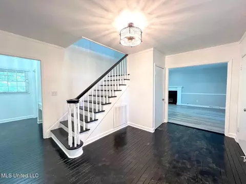 Entry Way - 420 Ruffin Dr, Sardis, MS 38666 photo 2 of 7