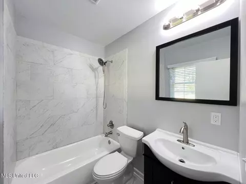 Bath - 420 Ruffin Dr, Sardis, MS 38666 photo 1 of 4