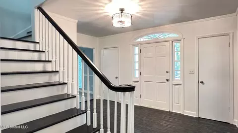 Entry Way - 420 Ruffin Dr, Sardis, MS 38666 photo 3 of 7
