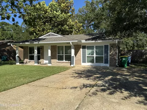 7512 Newton Dr, Biloxi, MS 39532
