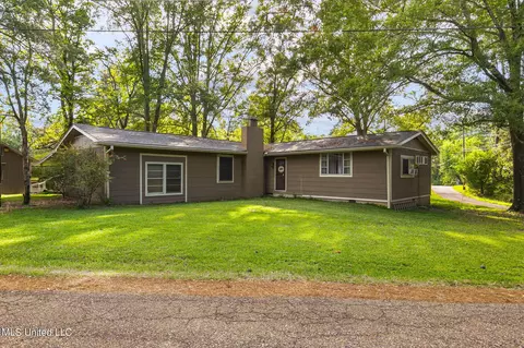 203 Walnut Dr, Florence, MS 39073