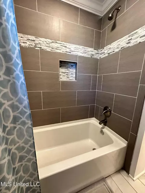 Bath - 1408 E Peace St, Canton, MS 39046 photo 4 of 10