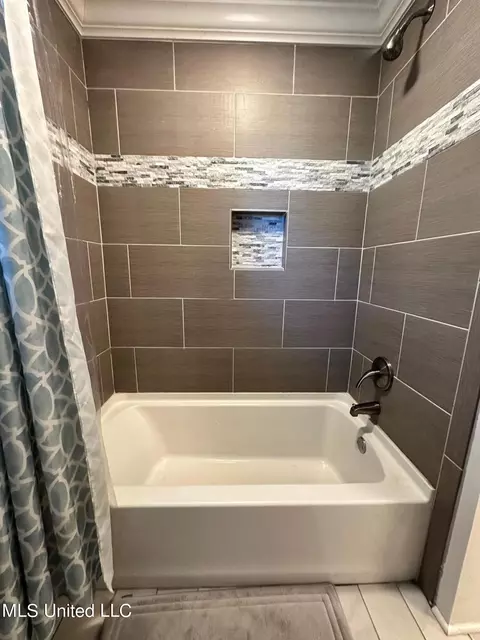 Bath - 1408 E Peace St, Canton, MS 39046 photo 3 of 10