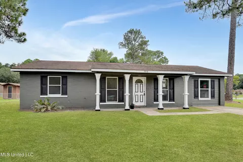 2918 Gardendale Ave, Gautier, MS 39553