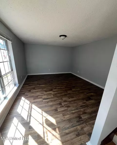 Living - 3948 Riverpine Dr, Moss Point, MS 39563 photo 1 of 2