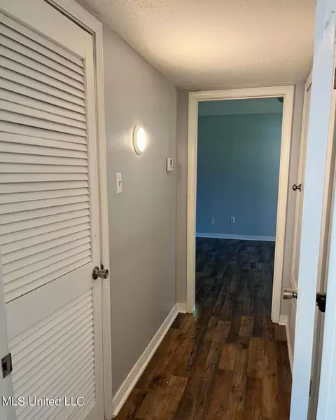 Entry Way - 3948 Riverpine Dr, Moss Point, MS 39563 photo 2 of 2