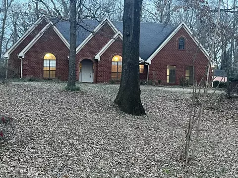 5380 Park Place Dr, Horn Lake, MS 38637