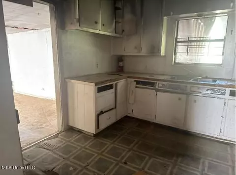 Kitchen - 210 Cooper Rd, Jackson, MS 39212 photo 1 of 1